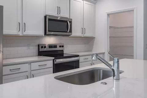 Kitchen - 2011 Town Pasture Dr, Eustis, FL 32726 photo 5 of 5