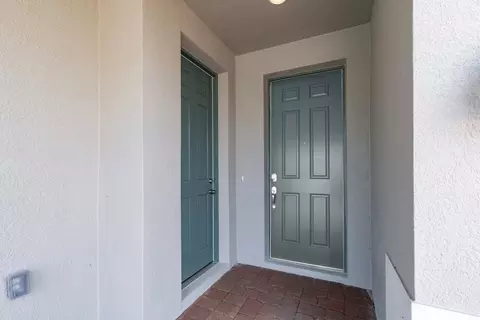 Entry Way - 2011 Town Pasture Dr, Eustis, FL 32726 photo 2 of 4