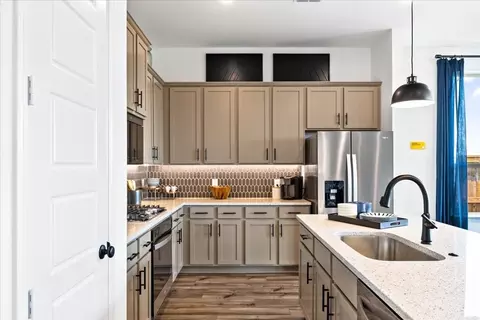 Kitchen - 709 Rustic Ridge Dr, Lavon, TX 75166 photo 2 of 5
