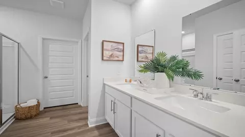 Bath - 102 Buckeye Rd, Guyton, GA 31312 photo 1 of 5
