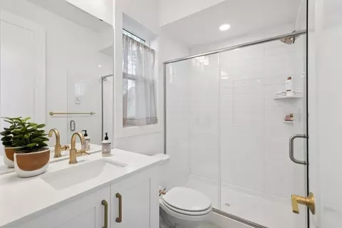 Bath - 18923 99th Pl NE, Bothell, WA 98011 photo 7 of 9