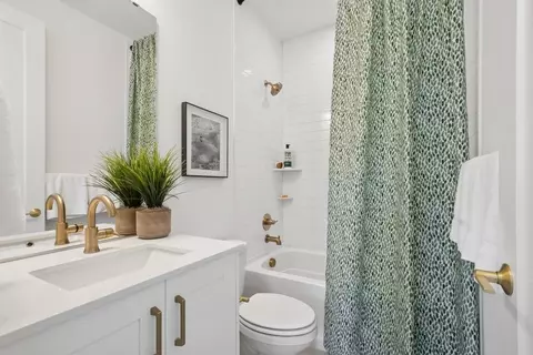Bath - 18923 99th Pl NE, Bothell, WA 98011 photo 5 of 9