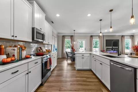 Kitchen - 23 Cheshire Downs Ct, Smithfield, NC 27577 photo 7 of 8