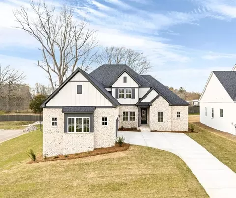Exterior - 127 Laurel Branch Dr, Dothan, AL 36305 photo 3 of 9