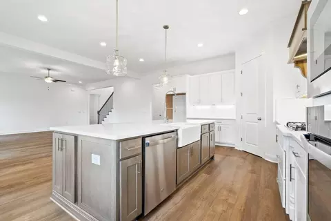 Kitchen - 127 Laurel Branch Dr, Dothan, AL 36305 photo 2 of 5