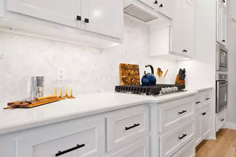 Kitchen - 2121 NW 171st St, Edmond, OK 73012 photo 4 of 4
