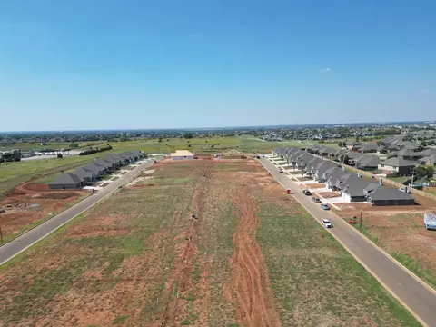 View/Area - 2121 NW 171st St, Edmond, OK 73012 photo 5 of 9