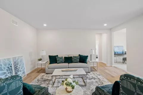 Living - 2323 E 101st Ave, Crown Point, IN 46307 photo 3 of 3