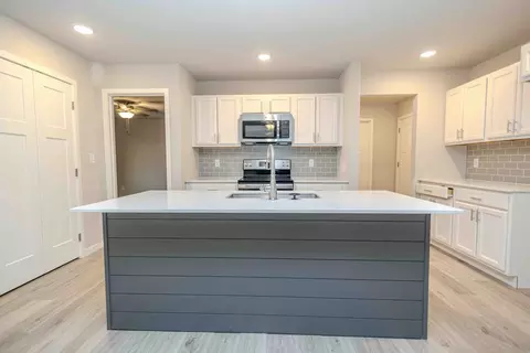 Kitchen - Bannister Dr, Ankeny, IA 50021 photo 2 of 6