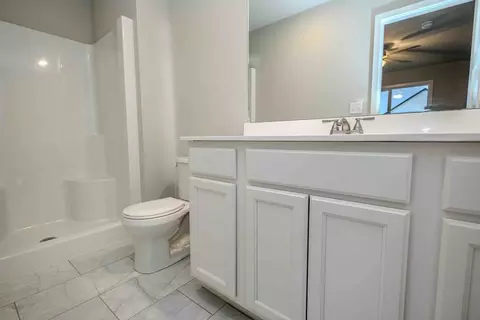 Bath - Bannister Dr, Ankeny, IA 50021 photo 2 of 5