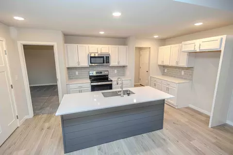 Kitchen - Bannister Dr, Ankeny, IA 50021 photo 5 of 6
