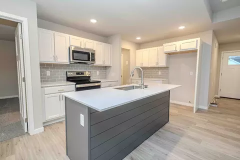 Kitchen - Bannister Dr, Ankeny, IA 50021 photo 3 of 6