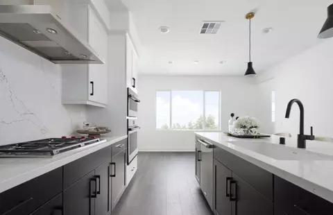 Kitchen - 128 Bridle Dr, Burbank, CA 91506 photo 5 of 9