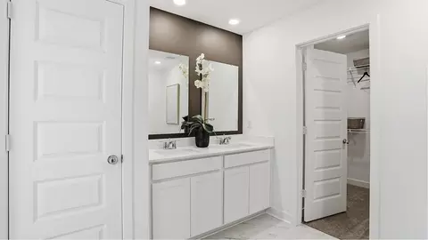 Entry Way - 8132 Augusta Creek Dr, Pendleton, IN 46064 photo 1 of 4