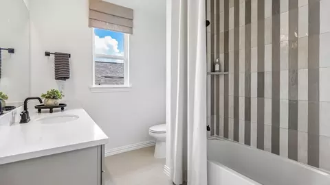 Bath - 527 Coen Cain Dr, Rosenberg, TX 77471 photo 4 of 9
