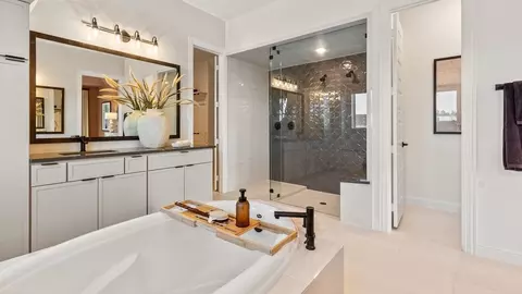 Bath - 527 Coen Cain Dr, Rosenberg, TX 77471 photo 3 of 9