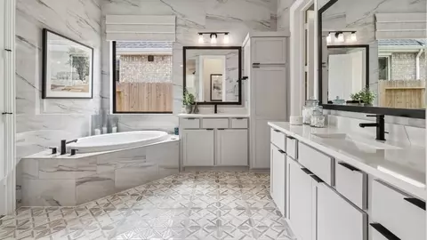 Bath - 527 Coen Cain Dr, Rosenberg, TX 77471 photo 6 of 9