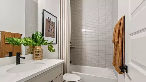 Bath - 527 Coen Cain Dr, Rosenberg, TX 77471 photo 4 of 11