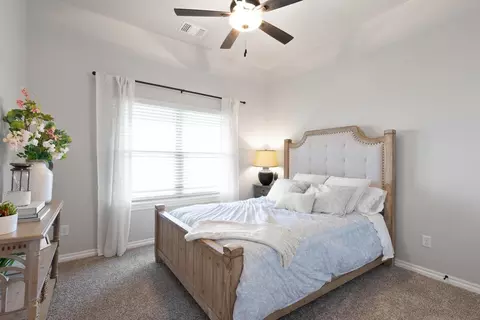Bedroom - 701 Still Mdws, Guthrie, OK 73044 photo 13 of 15