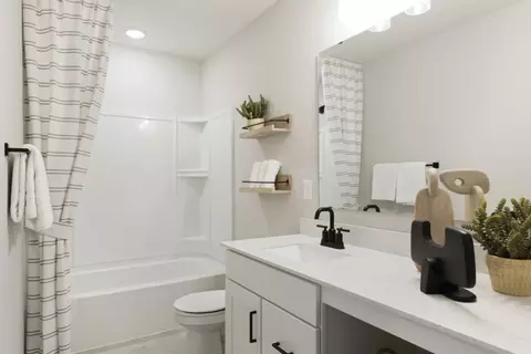 Bath - 1546 149th St, Rosemount, MN 55068 photo 4 of 4