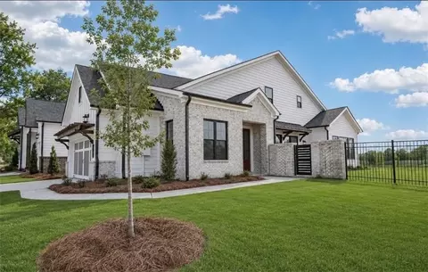118 Herring Dr, Hoschton, GA 30548
