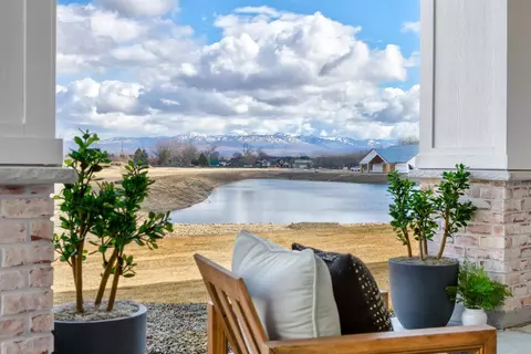 Exterior - 4390 W Strant Dr, Eagle, ID 83616 photo 6 of 8