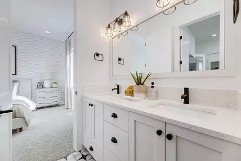 Bath - 4390 W Strant Dr, Eagle, ID 83616 photo 6 of 7