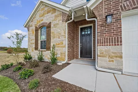 10008 Birchpoint Dr, Fort Worth, TX 76108