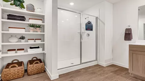 Bath - 1004 Switchgrass Ct, Sealy, TX 77474 photo 7 of 12