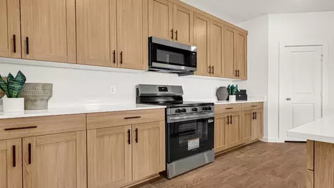 Kitchen - 1004 Switchgrass Ct, Sealy, TX 77474 photo 5 of 7