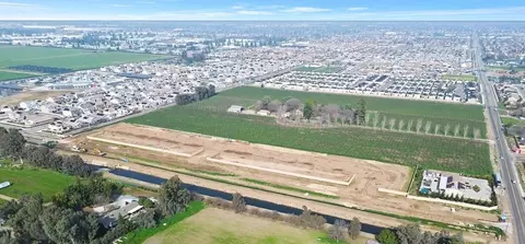 View/Area - 6446 E Peralta Way, Fresno, CA 93727 photo 1 of 2