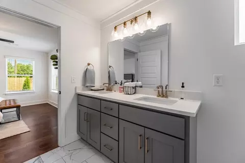 Bath - 200 W Seminole St, Strafford, MO 65757 photo 4 of 4