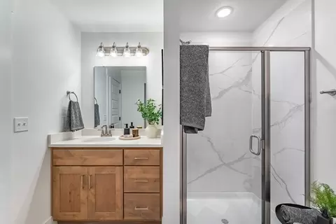 Bath - 200 W Seminole St, Strafford, MO 65757 photo 1 of 4