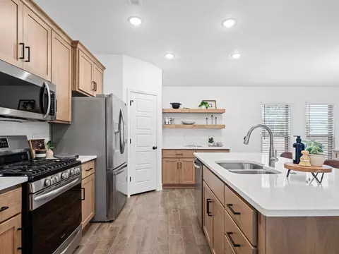 Kitchen - 200 W Seminole St, Strafford, MO 65757 photo 8 of 12