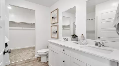 Bath - 980 Braxstyn Way W, Madera, CA 93636 photo 1 of 5