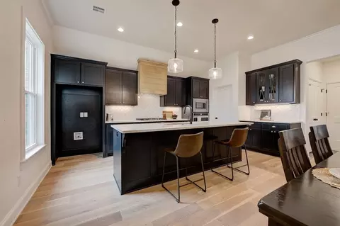 Kitchen - 7201 E Oakland St, Broken Arrow, OK 74014 photo 2 of 8