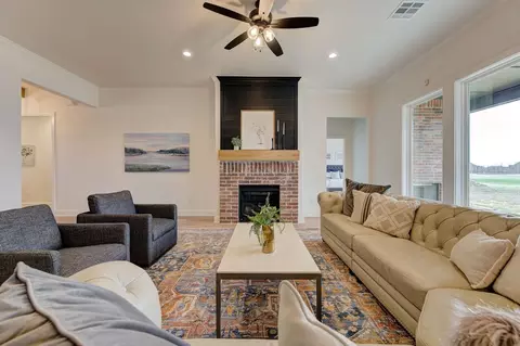 Living - 7201 E Oakland St, Broken Arrow, OK 74014 photo 3 of 5