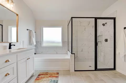 Bath - 7201 E Oakland St, Broken Arrow, OK 74014 photo 4 of 7
