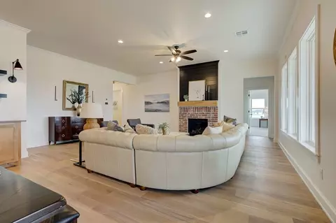 Living - 7201 E Oakland St, Broken Arrow, OK 74014 photo 4 of 5