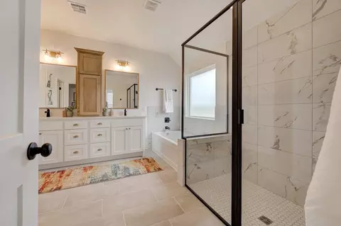 Bath - 7201 E Oakland St, Broken Arrow, OK 74014 photo 2 of 7