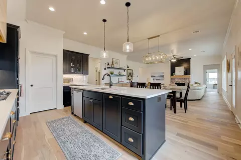 Kitchen - 7201 E Oakland St, Broken Arrow, OK 74014 photo 4 of 8