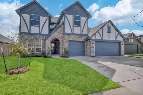 Exterior - 16140 Tall Grass Dr, Moore, OK 73170 photo 5 of 13
