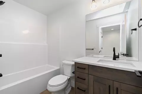 Bath - 732 S Calhoun Ln, Star, ID 83669 photo 3 of 11