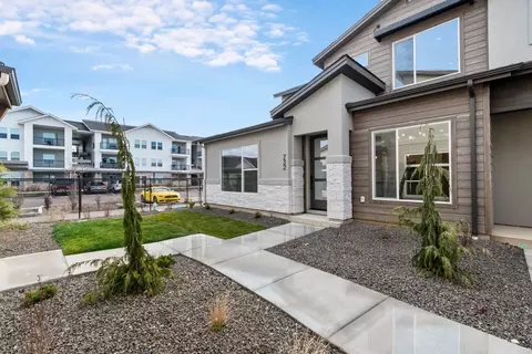Exterior - 732 S Calhoun Ln, Star, ID 83669 photo 5 of 7