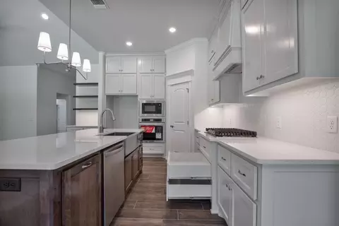 Kitchen - 701 Still Mdws, Guthrie, OK 73044 photo 2 of 14