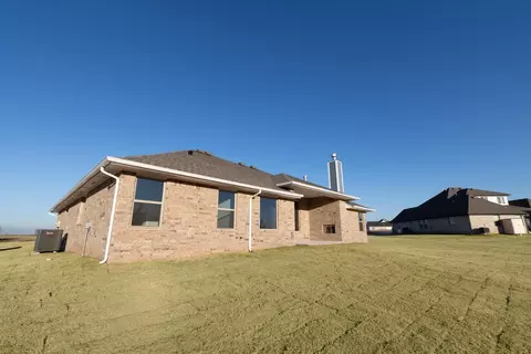 Exterior - 701 Still Mdws, Guthrie, OK 73044 photo 23 of 33
