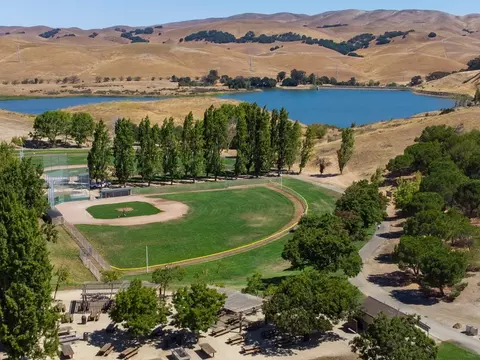 View/Area - 8097 Blue River Dr, Vallejo, CA 94591 photo 5 of 10