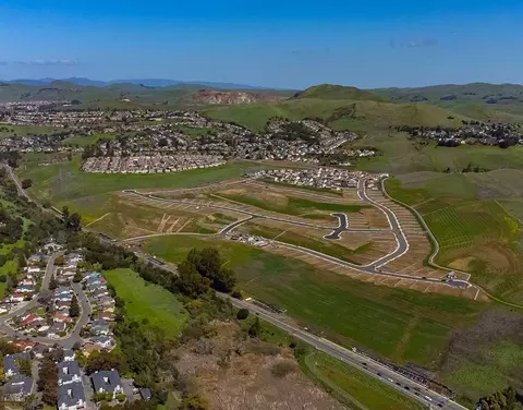 View/Area - 8097 Blue River Dr, Vallejo, CA 94591 photo 6 of 10