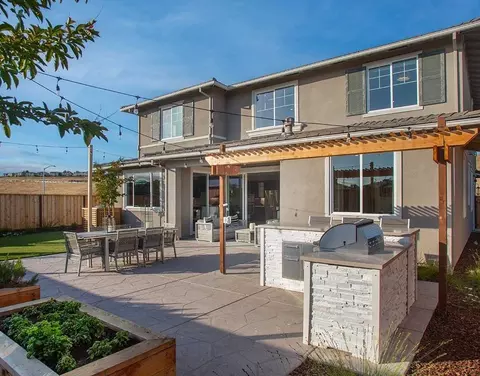 Exterior - 8097 Blue River Dr, Vallejo, CA 94591 photo 13 of 17
