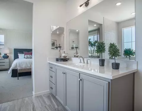 Bath - 8097 Blue River Dr, Vallejo, CA 94591 photo 3 of 18
